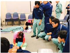 研修にて簡易枕作成の写真